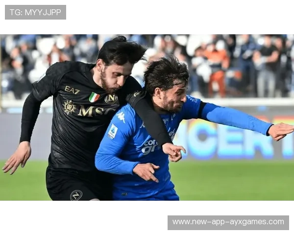 克瓦拉茨赫利亚内切劲射，皮球直入球门上角——点燃绿茵激情的瞬间